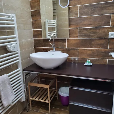 Les Parfums Du Midi Bed & Breakfast