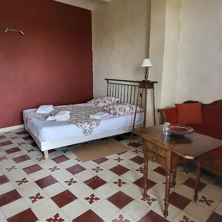 Les Parfums Du Midi Bed & Breakfast