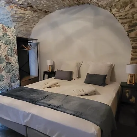 Les Parfums Du Midi Bed & Breakfast