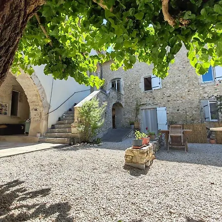 Les Parfums Du Midi Bed and breakfast